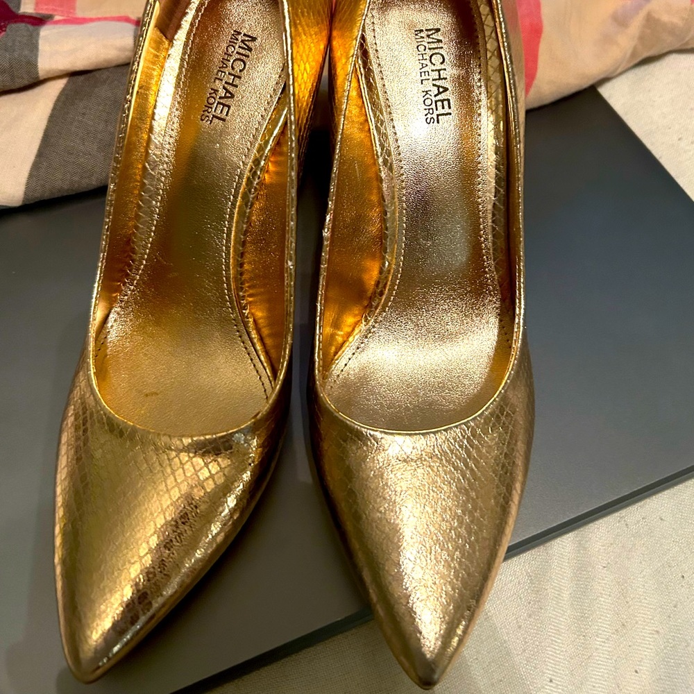Michael Kors Rose Gold Pumps